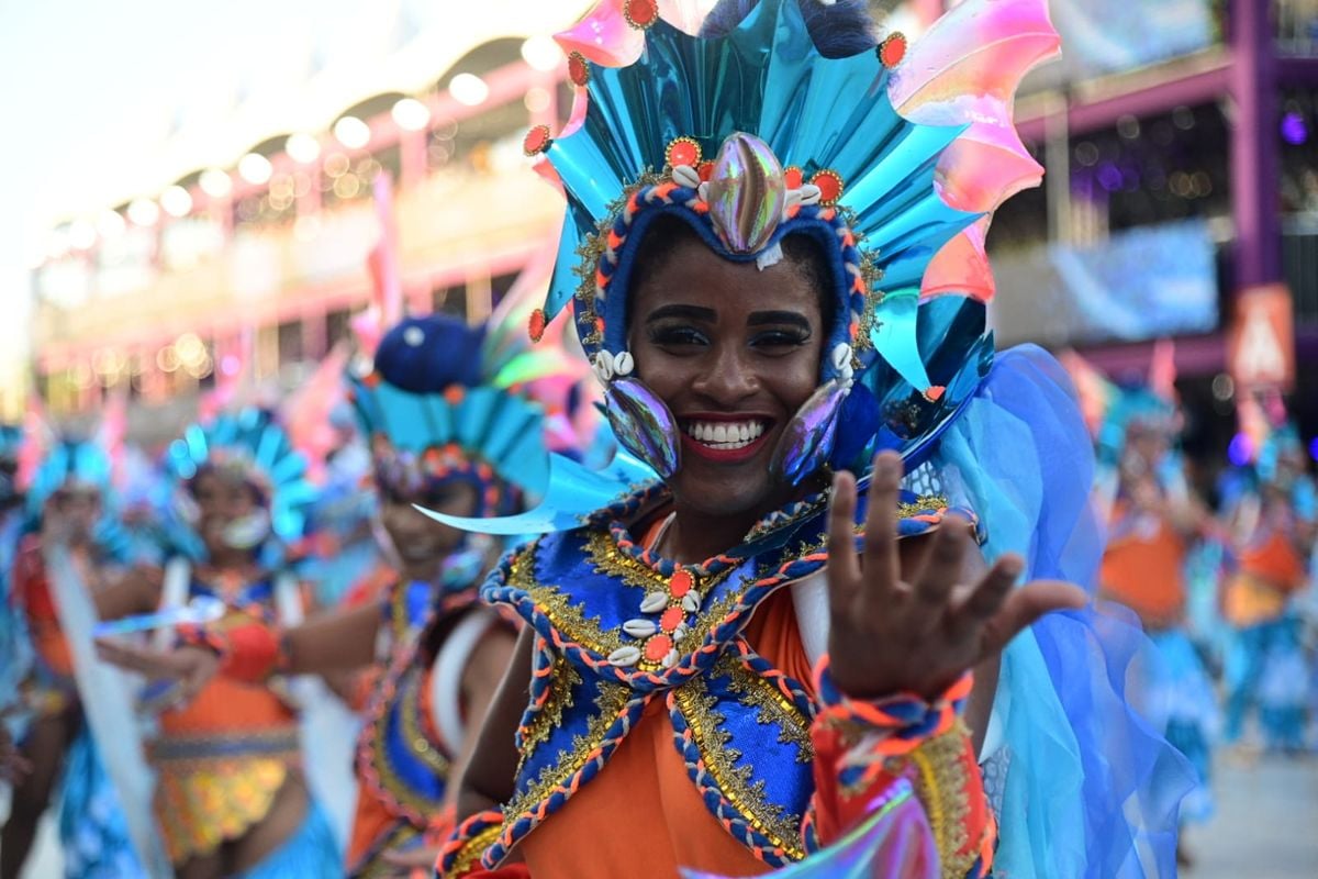 Com homenagem às sereias do folclore africano, Pega no Samba encerrou os desfiles do Grupo de Acesso por Rodrigo Gavini