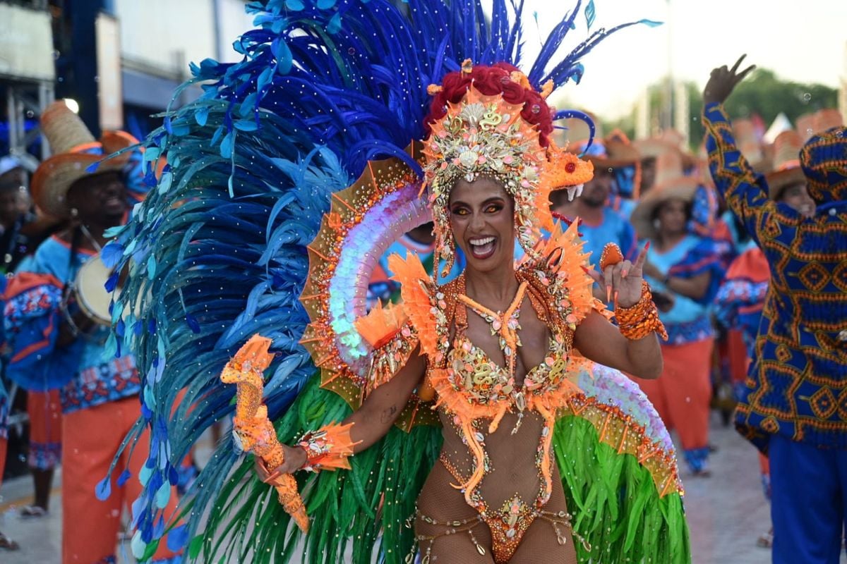 Com homenagem às sereias do folclore africano, Pega no Samba encerrou os desfiles do Grupo de Acesso por Rodrigo Gavini