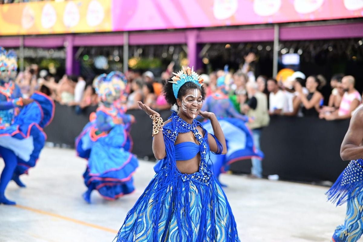 Com homenagem às sereias do folclore africano, Pega no Samba encerrou os desfiles do Grupo de Acesso por Rodrigo Gavini