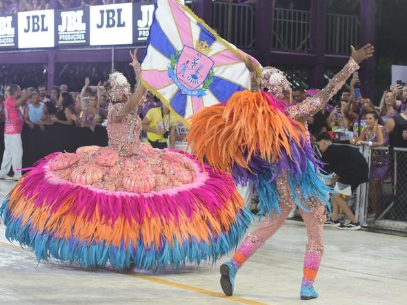 Confira o desfile da Chegou o Que Faltava no Carnaval de Vitória de 2025 por Carlos Alberto