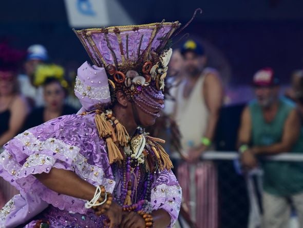 Confira o desfile da Chegou o Que Faltava no Carnaval de Vitória de 2025 por Carlos Alberto