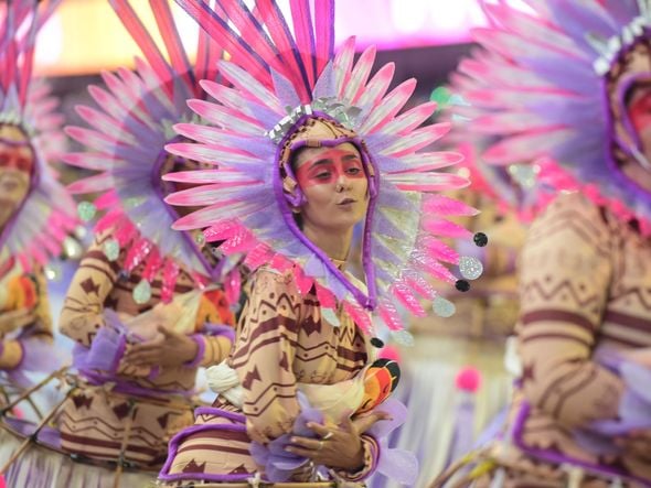 Confira o desfile da Chegou o Que Faltava no Carnaval de Vitória de 2025 por Carlos Alberto