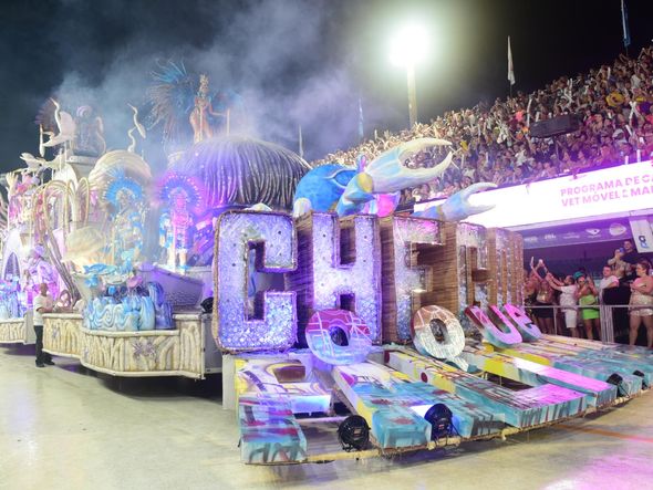 Confira o desfile da Chegou o Que Faltava no Carnaval de Vitória de 2025 por Carlos Alberto