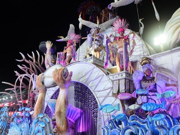 Confira o desfile da Chegou o Que Faltava no Carnaval de Vitória de 2025 por Carlos Alberto