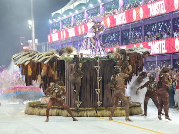 Confira o desfile da Chegou o Que Faltava no Carnaval de Vitória de 2025 por Carlos Alberto