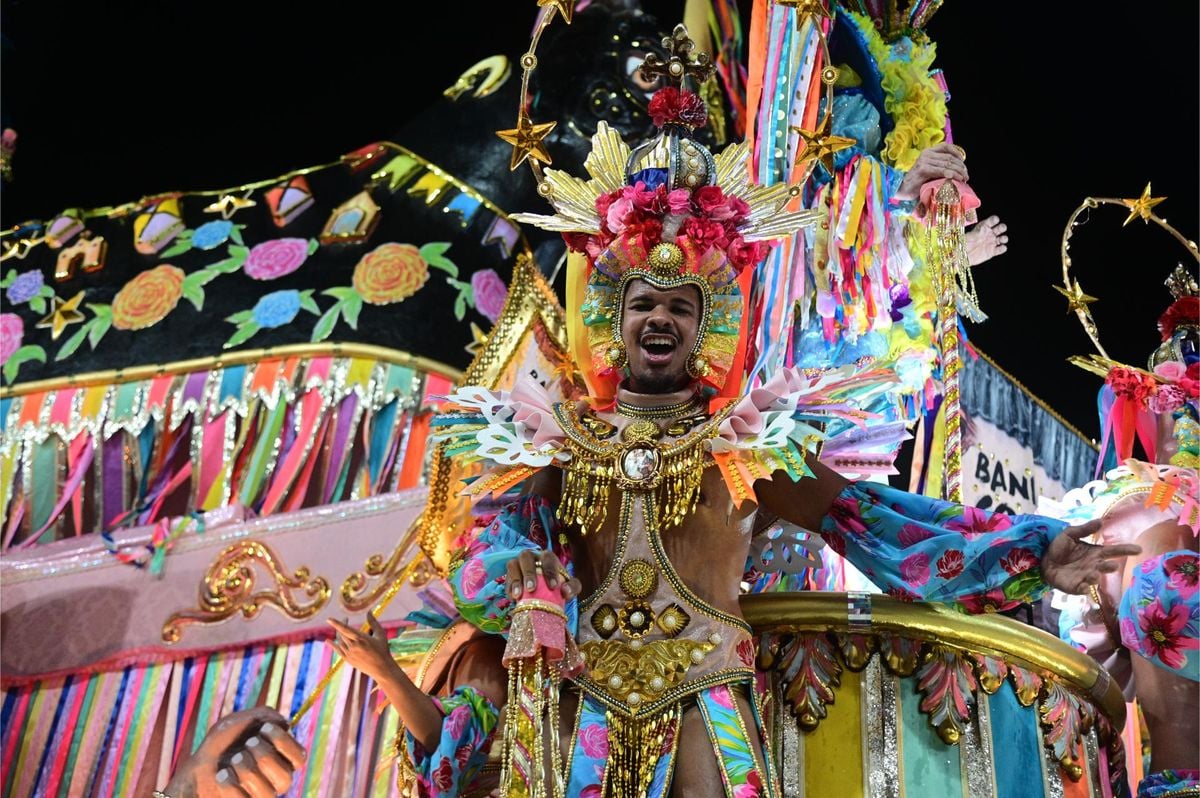 Desfile das escolas de samba do Carnaval de Vitória no Sambão do Povo