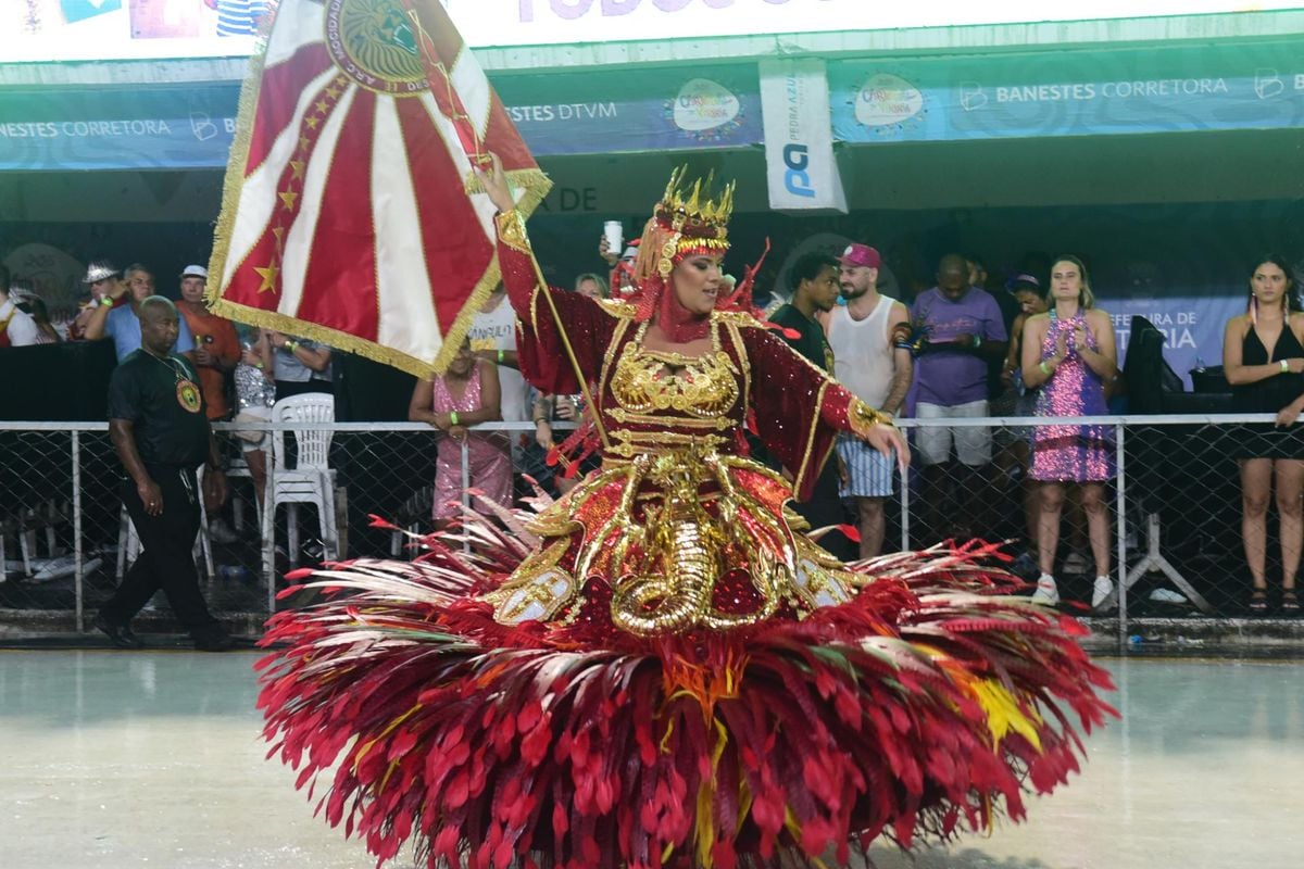 Desfile das escolas de samba do Carnaval de Vitória no Sambão do Povo