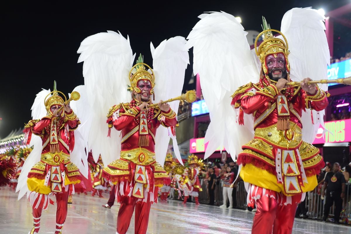 Desfile das escolas de samba do Carnaval de Vitória no Sambão do Povo