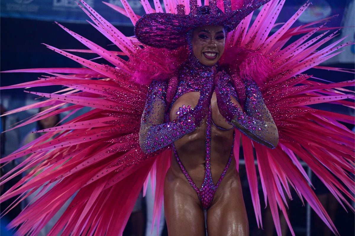 Desfile das escolas de samba do Carnaval de Vitória no Sambão do Povo