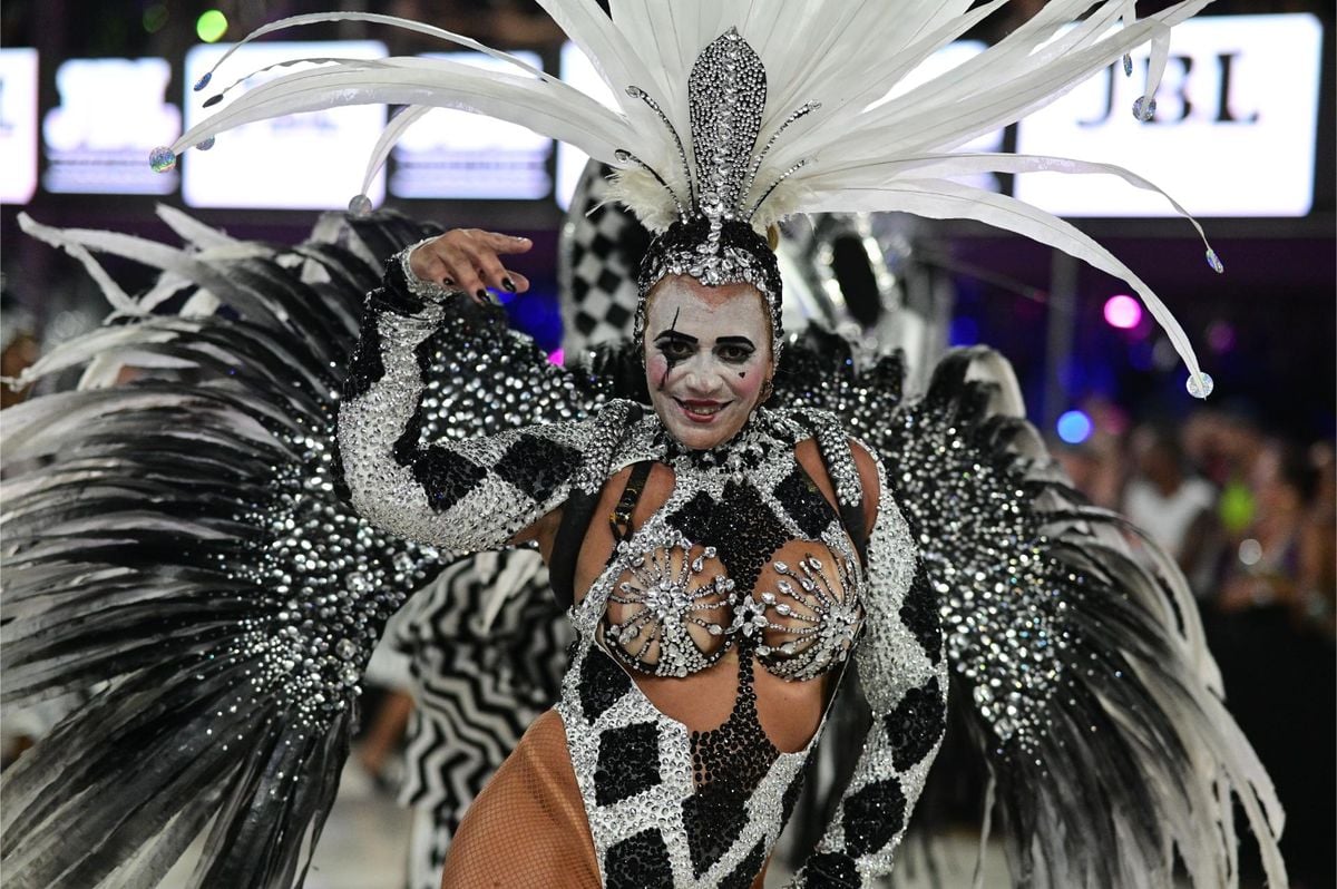 Desfile das escolas de samba do Carnaval de Vitória no Sambão do Povo