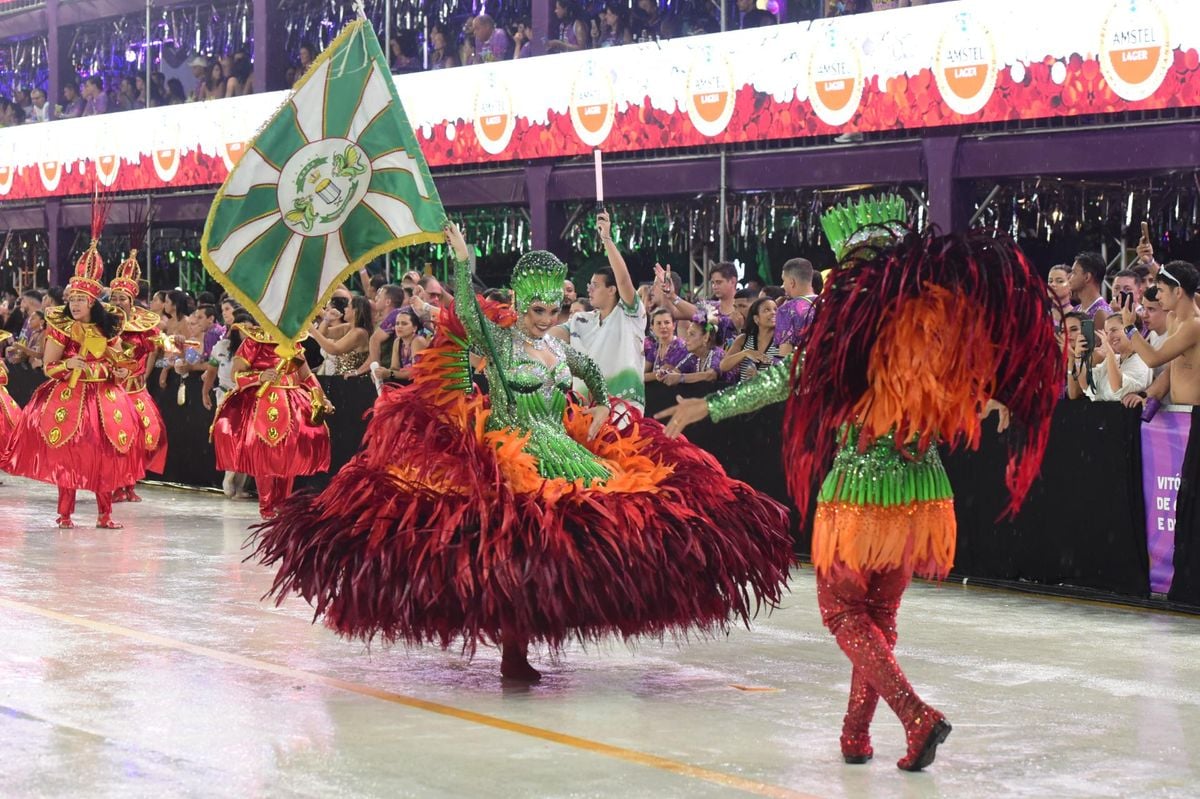 Desfile das escolas de samba do Carnaval de Vitória no Sambão do Povo
