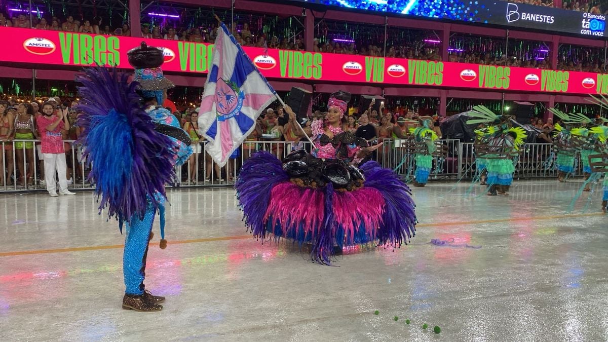 O segundo casal de mestre-sala e porta-bandeira, formado por Marcel Souza e Malu Nobres,  