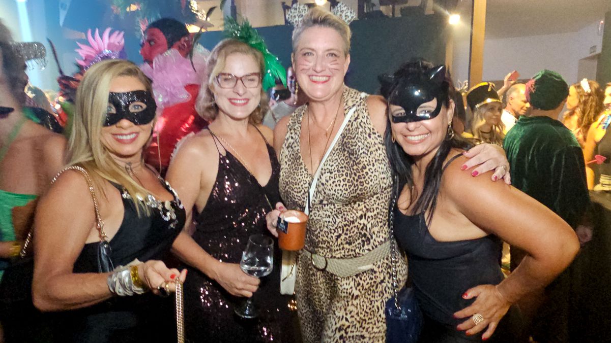 Silvia Giacomin, Carol Bulhões, Sabrina Kesnki e Patricia Lima