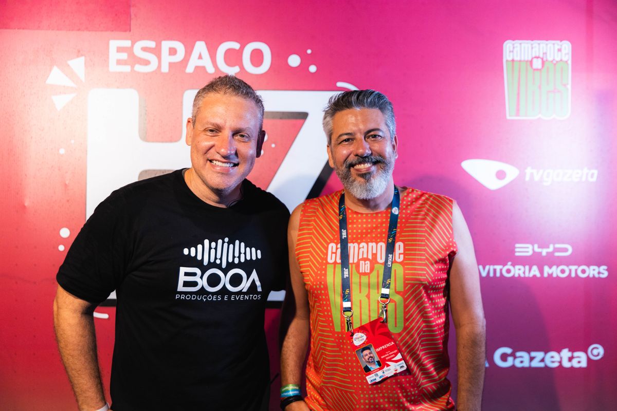 Mateus Carvalho da Booa Produções, produtor do camarote Na Vibes e Bruno Araújo da Rede Gazeta, parceria do carnaval de Vitória 2025 e no Vibra Rock Brasil que vem aí