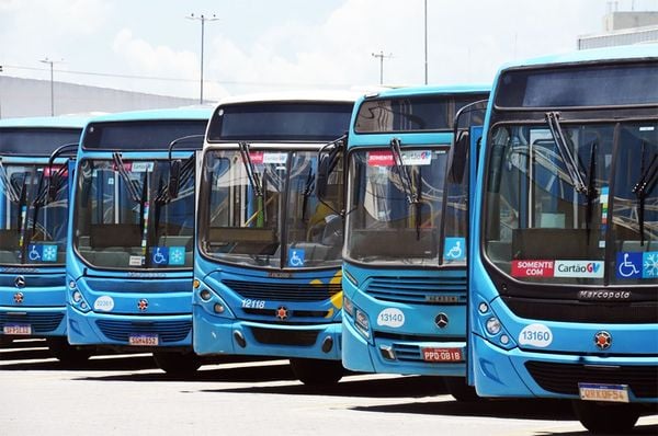 Ônibus do sistema Transcol
