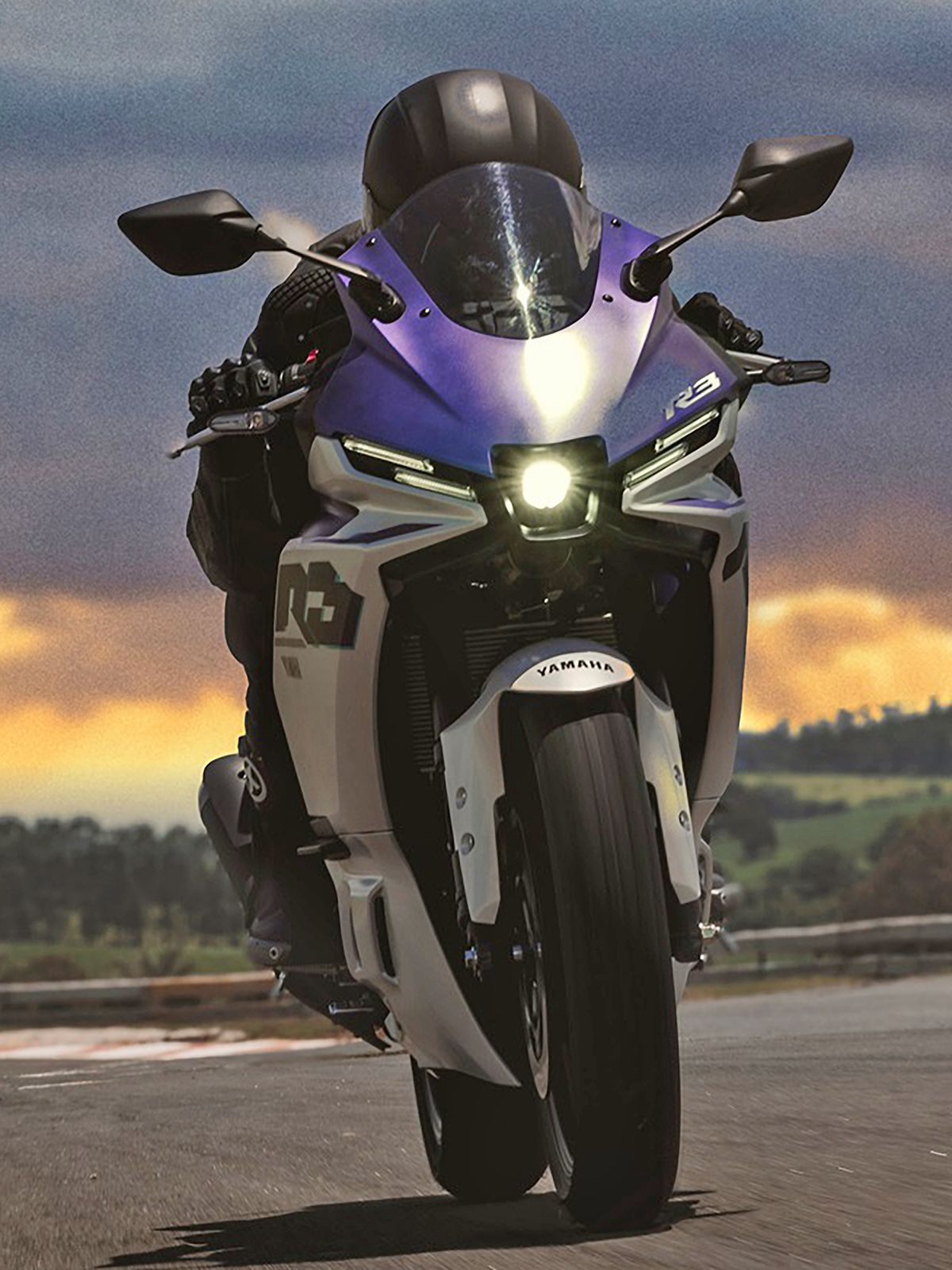 Yamaha R3 Connected