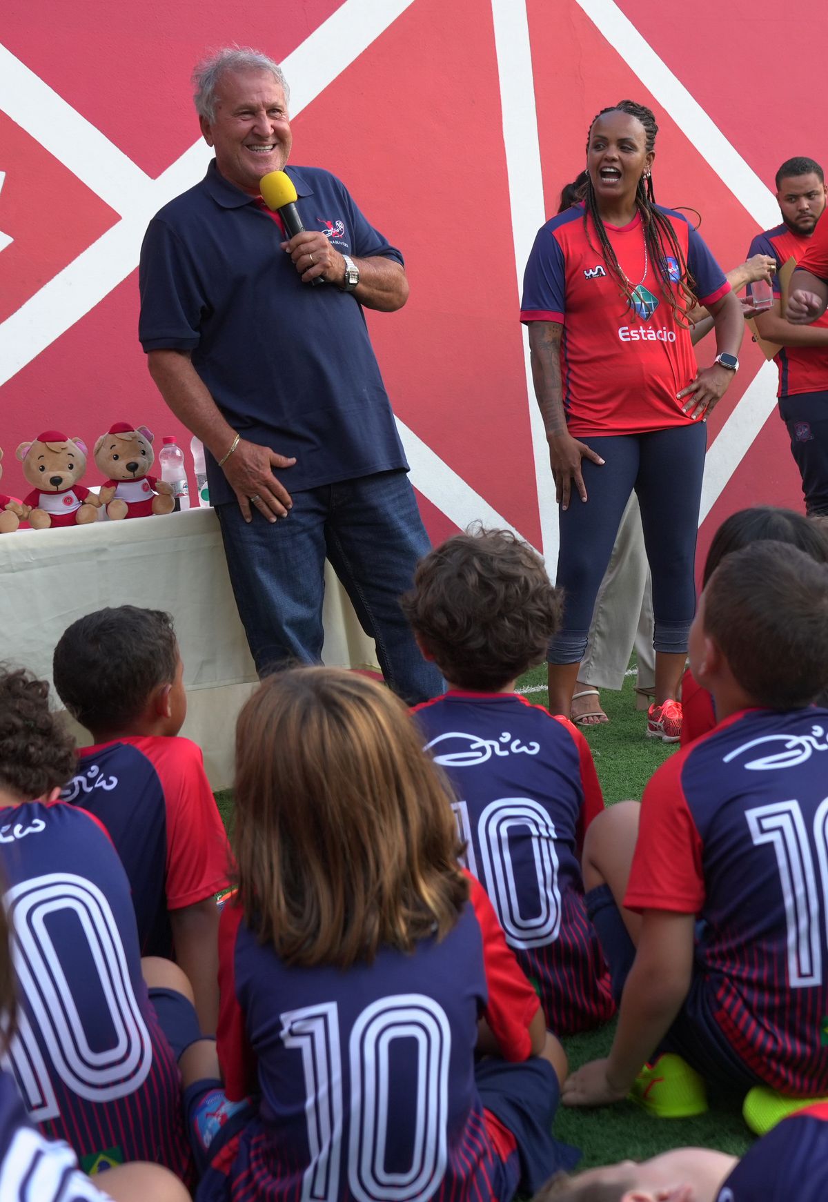 Zico visita escolinha na escola Maple Bear por Carlos Alberto Silva