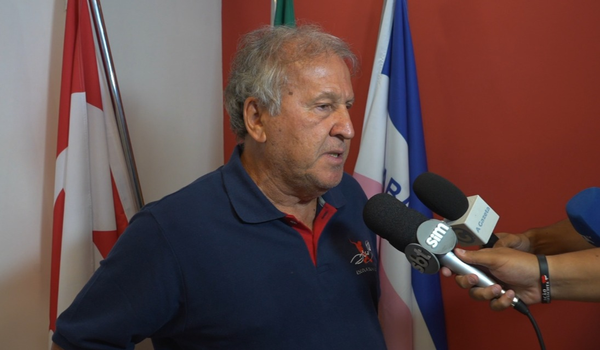 Zico em entrevista coletiva na visita ao ES