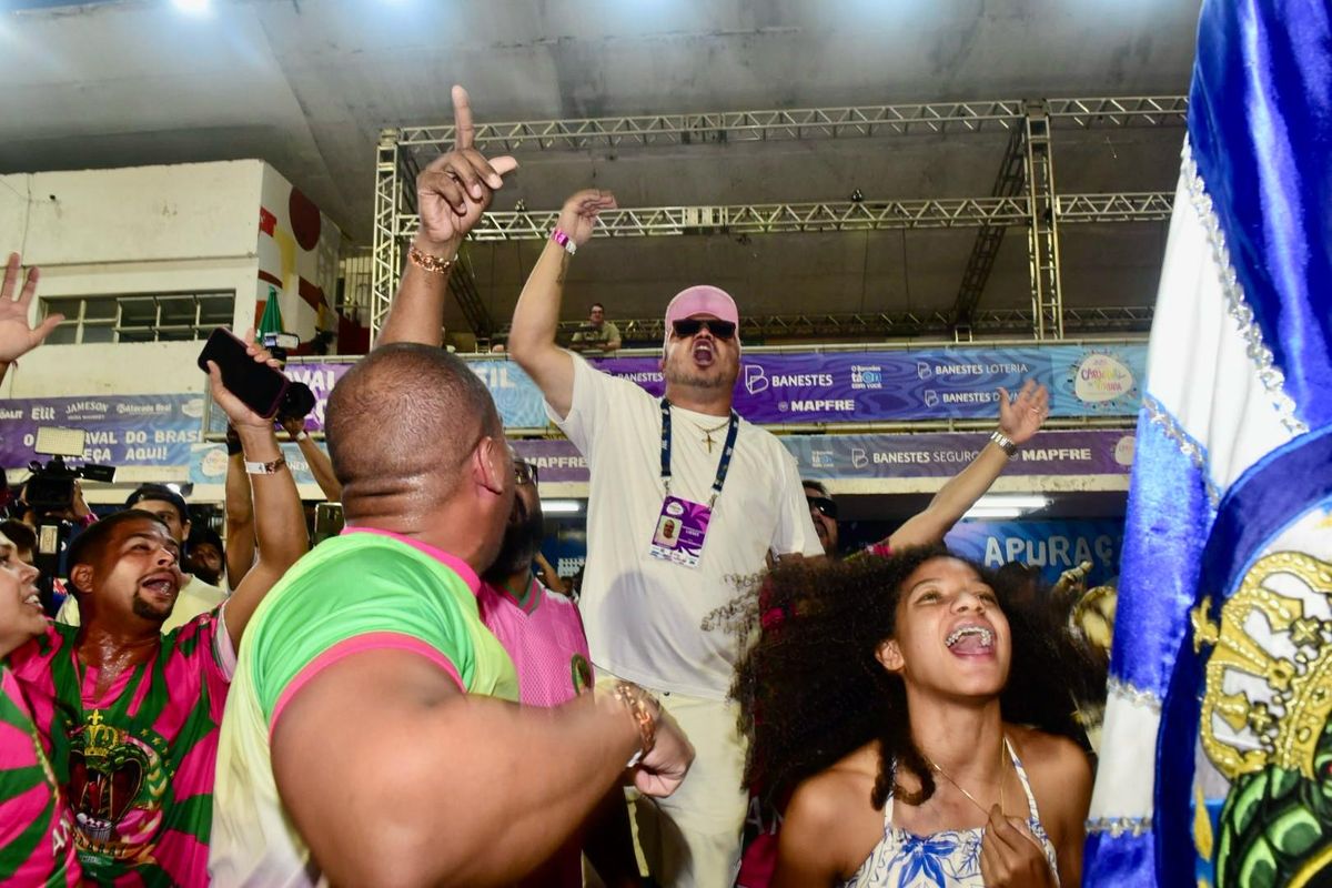 Andaraí comemora conquista do Grupo A do Carnaval de Vitória por Carlos Alberto Silva