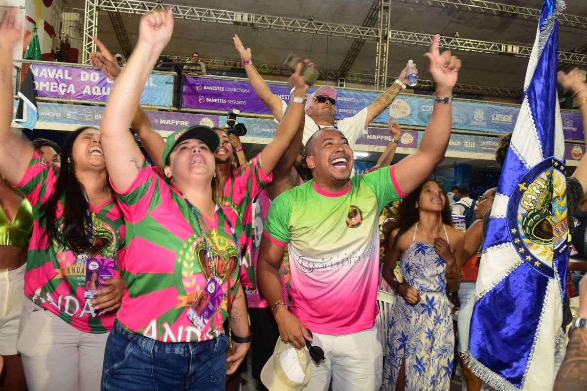 Andaraí comemora conquista do Grupo A do Carnaval de Vitória por Carlos Alberto Silva