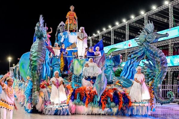 Carnaval de Vitória 2025: Chega Mais emociona o público com desfile sobre Yemanjá
