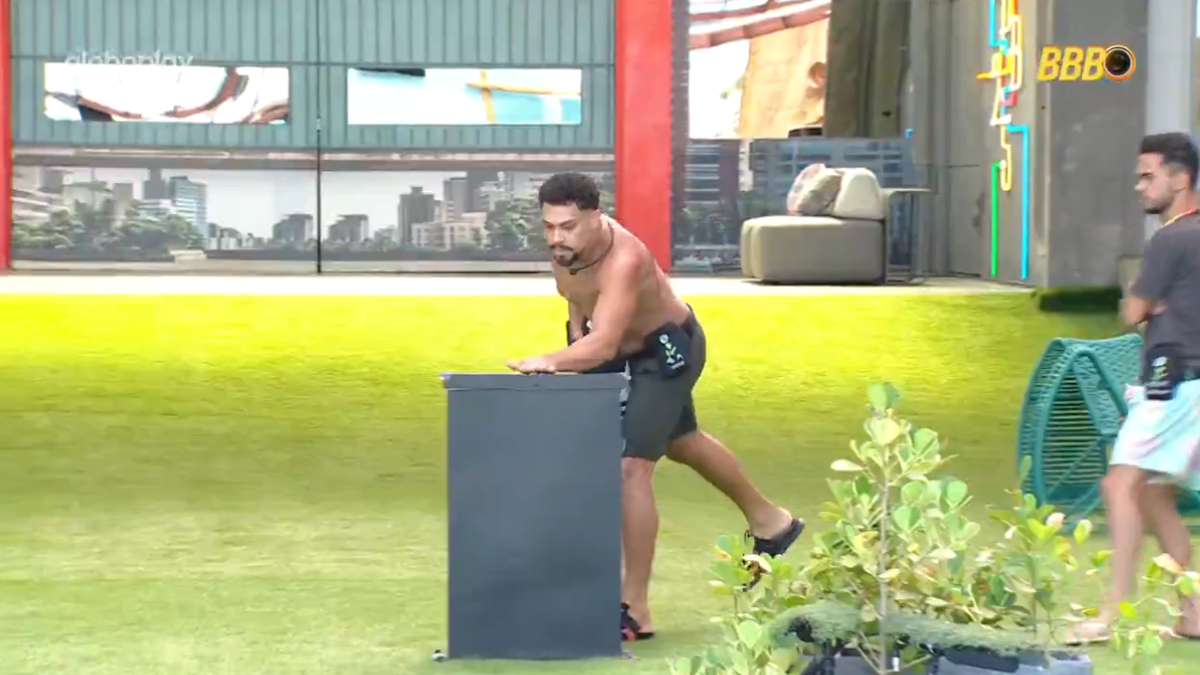Vinícius aperta 'botão misterioso' no 'BBB 25'