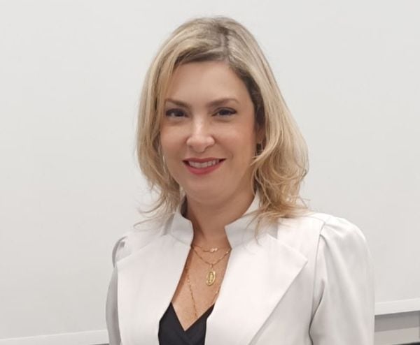 Flávia Sardenberg, Oftalmologista