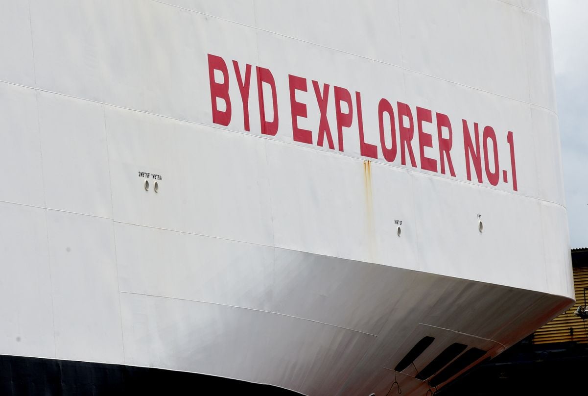 Navio BYD descarrega carros no Portocel, Aracruz por Carlos Alberto Silva