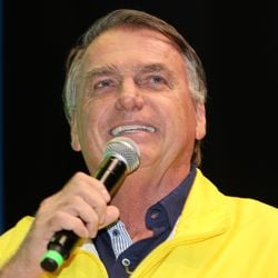 Ex-presidente está sem passaporte, e o governador Tarcísio de Freitas sugeriu a ministros do STF a devolução do documento a ele