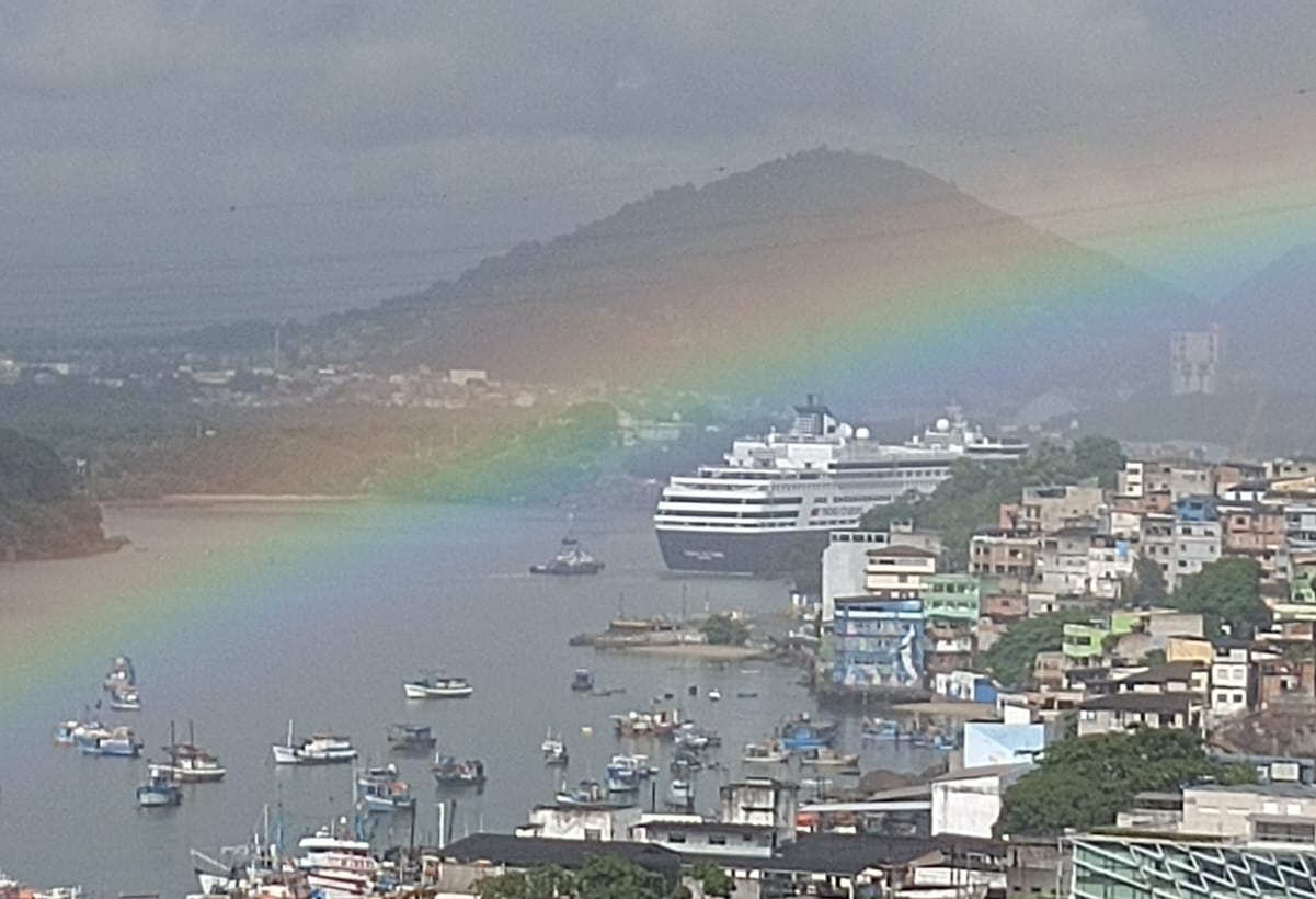 Navio chegou a Vitória sob chuva fina e arco-íris por Leitor | A Gazeta