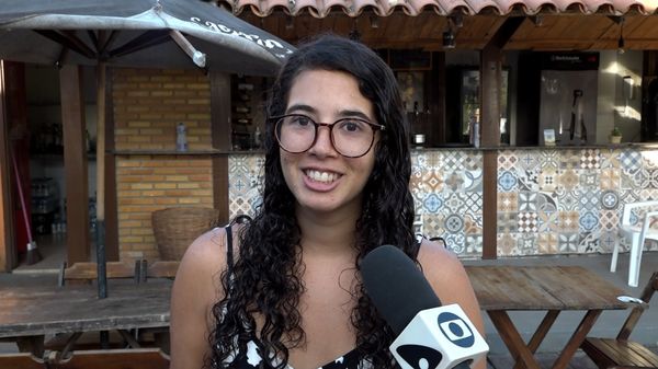 Nita fala sobre os turistas que recebe no restaurante em Itaúnas