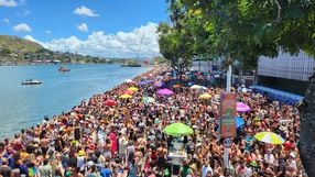 Bloco Regional da Nair anima multidão na Avenida Beira-Mar, no Centro de Vitória
