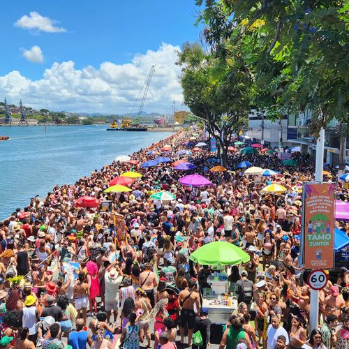 Bloco Regional da Nair anima multidão na Avenida Beira-Mar, no Centro de Vitória