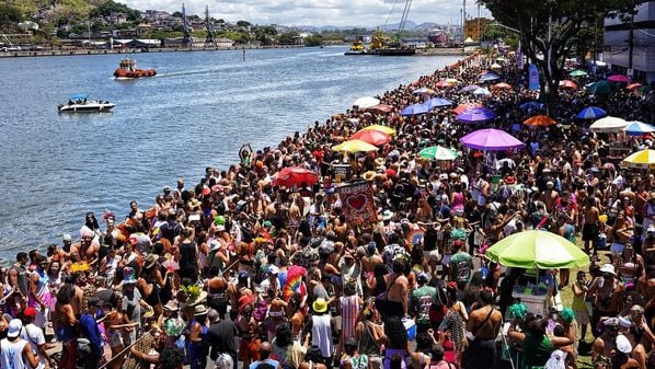 Os desfiles devem ocorrer nos horários estabelecidos pelos municípios, como em Vila Velha e Vitória, onde a apresentação deve terminar até as 19h; saiba mais