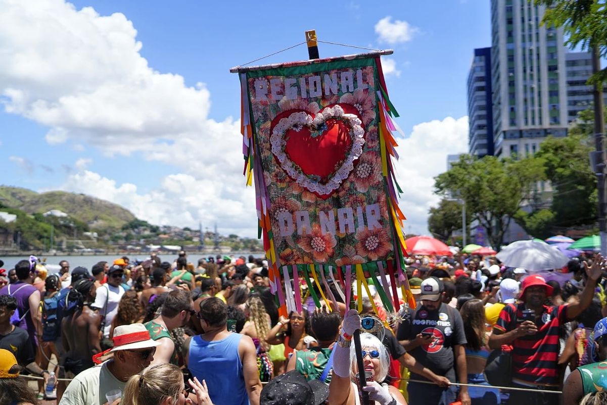 Bloco Regional da Nair anima multidão na Avenida Beira-Mar, no Centro de Vitória 