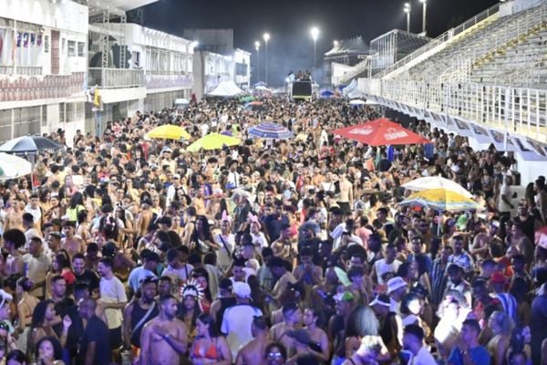 Sambão do Povo foi tomado por foliões na noite deste sábado (1º)