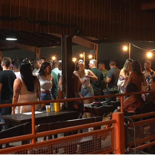 Localizado no Clube de Pesca, o Mar e Terra é referência de samba na segunda-feira 