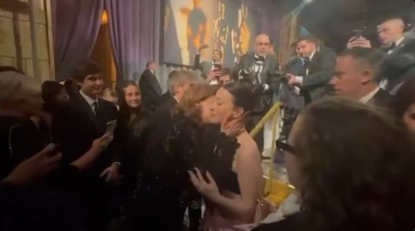 Fernanda Torres parabeniza Mikey Madison por Oscar de Melhor Atriz 