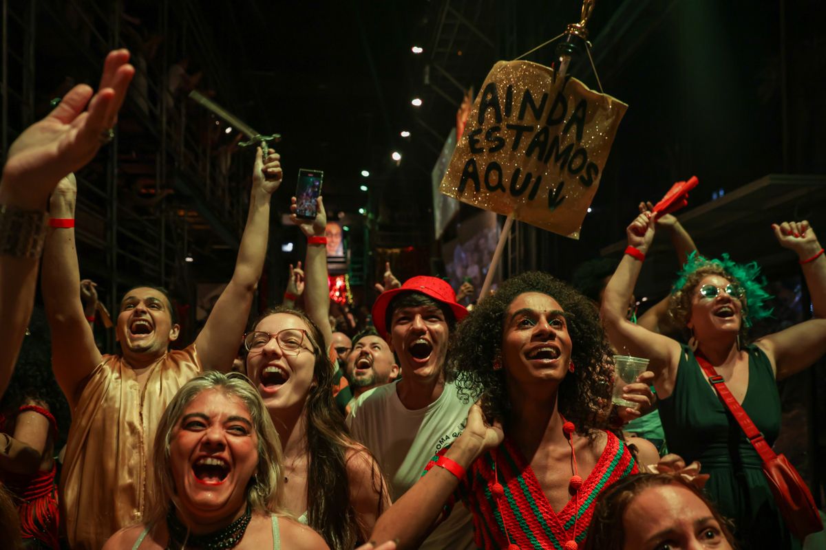 Teatro Oficina com transmissão da premiação do Oscar, em meio a bloco ''Evoé Zé'', para acompanhar as três indicações do filme brasileiro ''Ainda estou aqui'' 