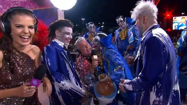 Comentarista provocou um ataque de risadas dos apresentadores do Carnaval da Globo