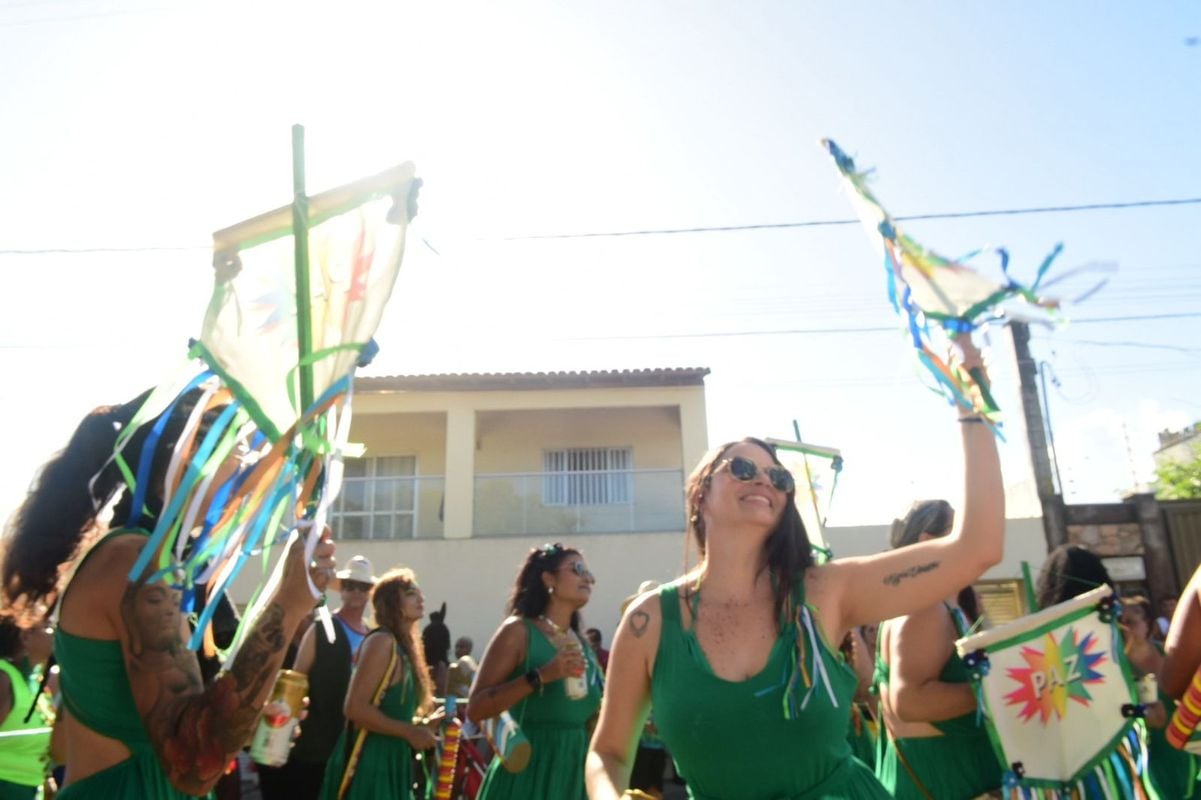 Bloco Surpresa, na Barra do Jucu, homenageou a professora Marina Sampaio por Carlos Alberto Silva