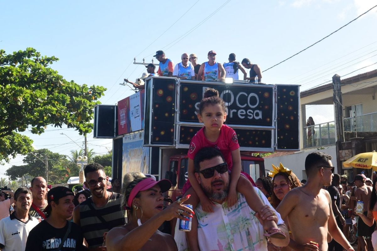Bloco Surpresa, na Barra do Jucu, homenageou a professora Marina Sampaio por Carlos Alberto Silva