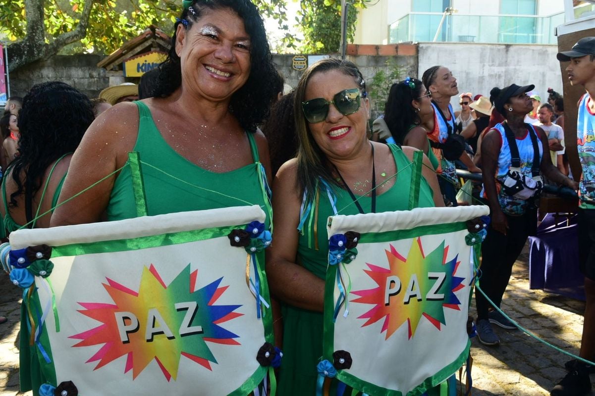 Bloco Surpresa, na Barra do Jucu, homenageou a professora Marina Sampaio por Carlos Alberto Silva