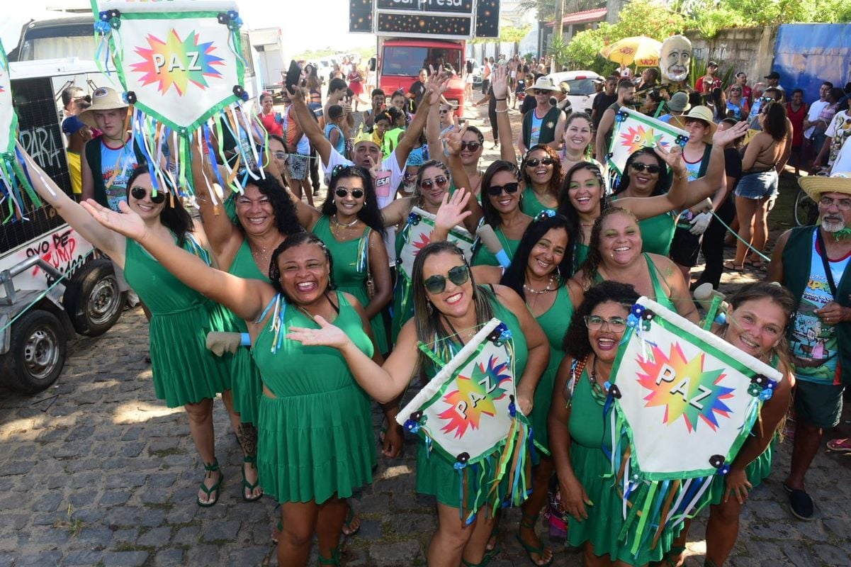 Bloco Surpresa, na Barra do Jucu, homenageou a professora Marina Sampaio por Carlos Alberto Silva