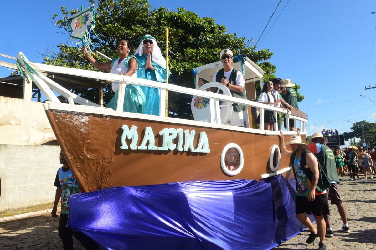 Bloco Surpresa, na Barra do Jucu, homenageou a professora Marina Sampaio por Carlos Alberto Silva