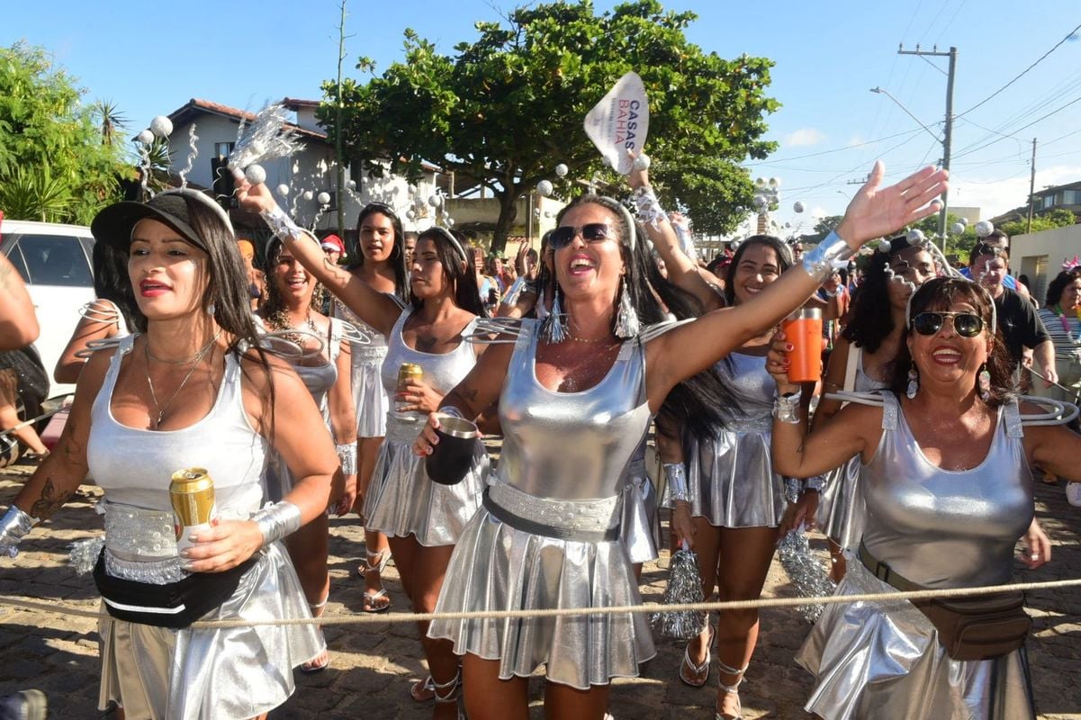 Bloco Surpresa, na Barra do Jucu, homenageou a professora Marina Sampaio por Carlos Alberto Silva