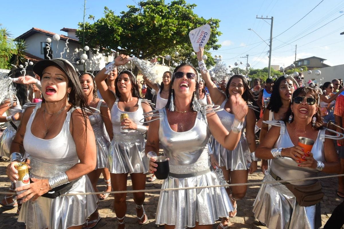 Bloco Surpresa, na Barra do Jucu, homenageou a professora Marina Sampaio por Carlos Alberto Silva