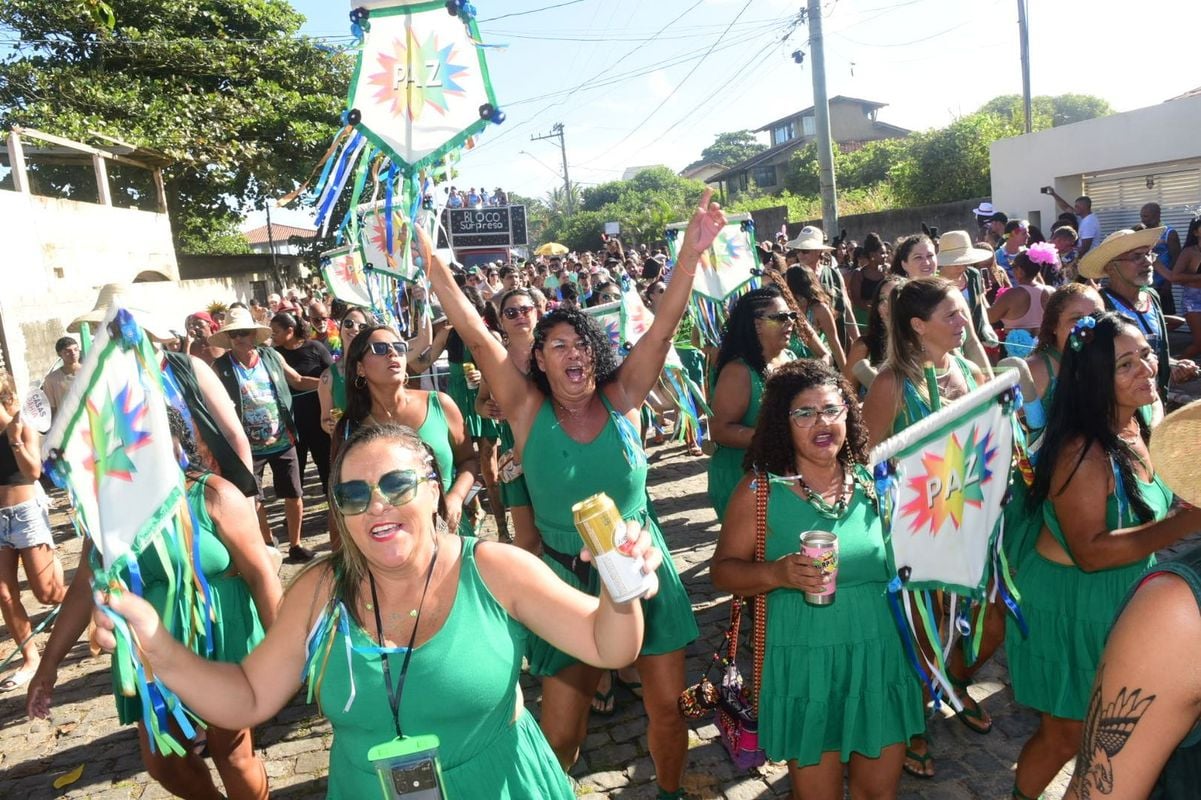 Bloco Surpresa, na Barra do Jucu, homenageou a professora Marina Sampaio