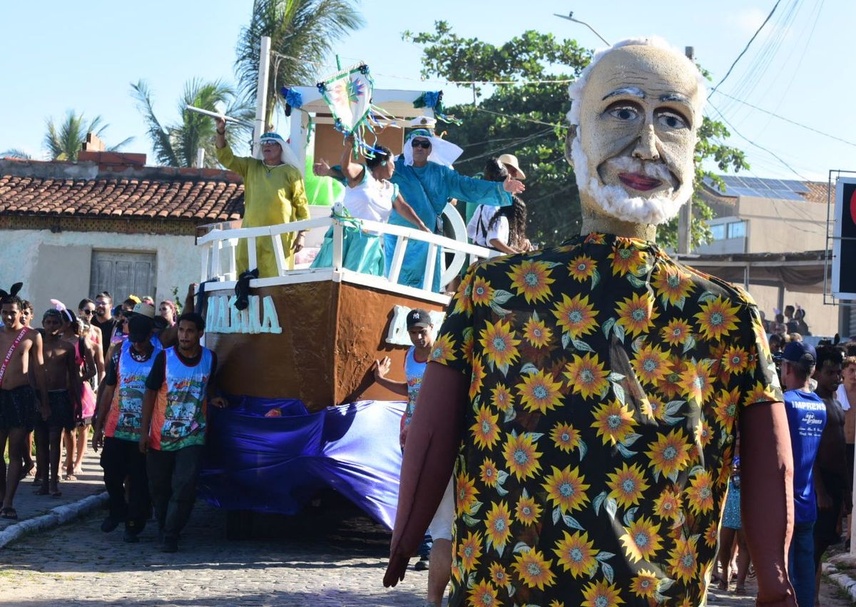 Bloco Surpresa, na Barra do Jucu, homenageou a professora Marina Sampaio por Carlos Alberto Silva