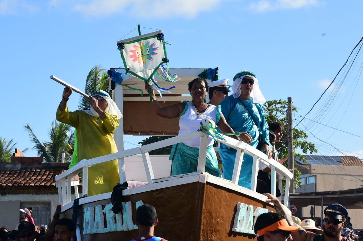Bloco Surpresa, na Barra do Jucu, homenageou a professora Marina Sampaio por Carlos Alberto Silva